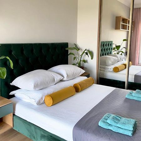 Cozy, Bright & Sunny Apartment With Terrace! วรอตซวาฟ ภายนอก รูปภาพ